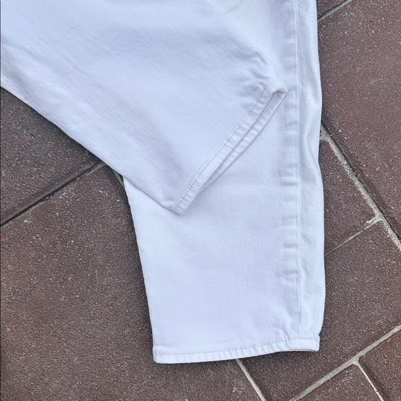 American Eagle Woman’s White Stretch Straight Leg Jeans - Picture 6 of 14